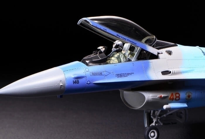 1/48 F-16C / N "Agressor / Adversário"