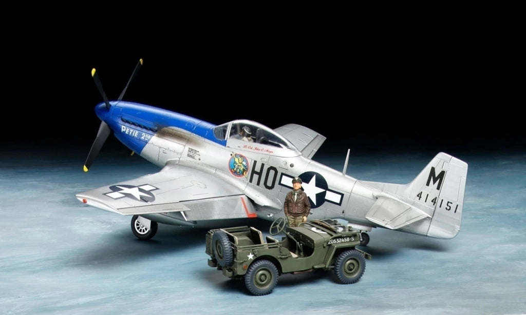 1/48 US P-51D Mustang & 1/4 ton 4x4 Veiculo Leve