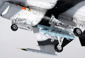 1/48 F-16C / N "Agressor / Adversário"