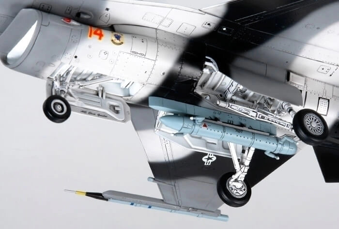 1/48 F-16C / N "Agressor / Adversário"