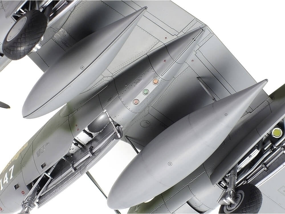 1/48 Lockheed P-38F / G Lightning (Kit de Montagem)